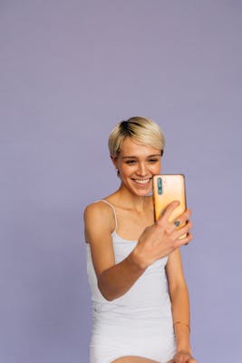 Nora, 24